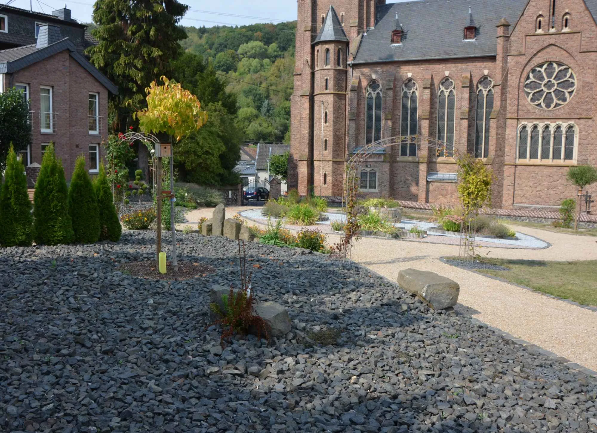 Generationen-Platz / Pfarrkirche St. Remigius